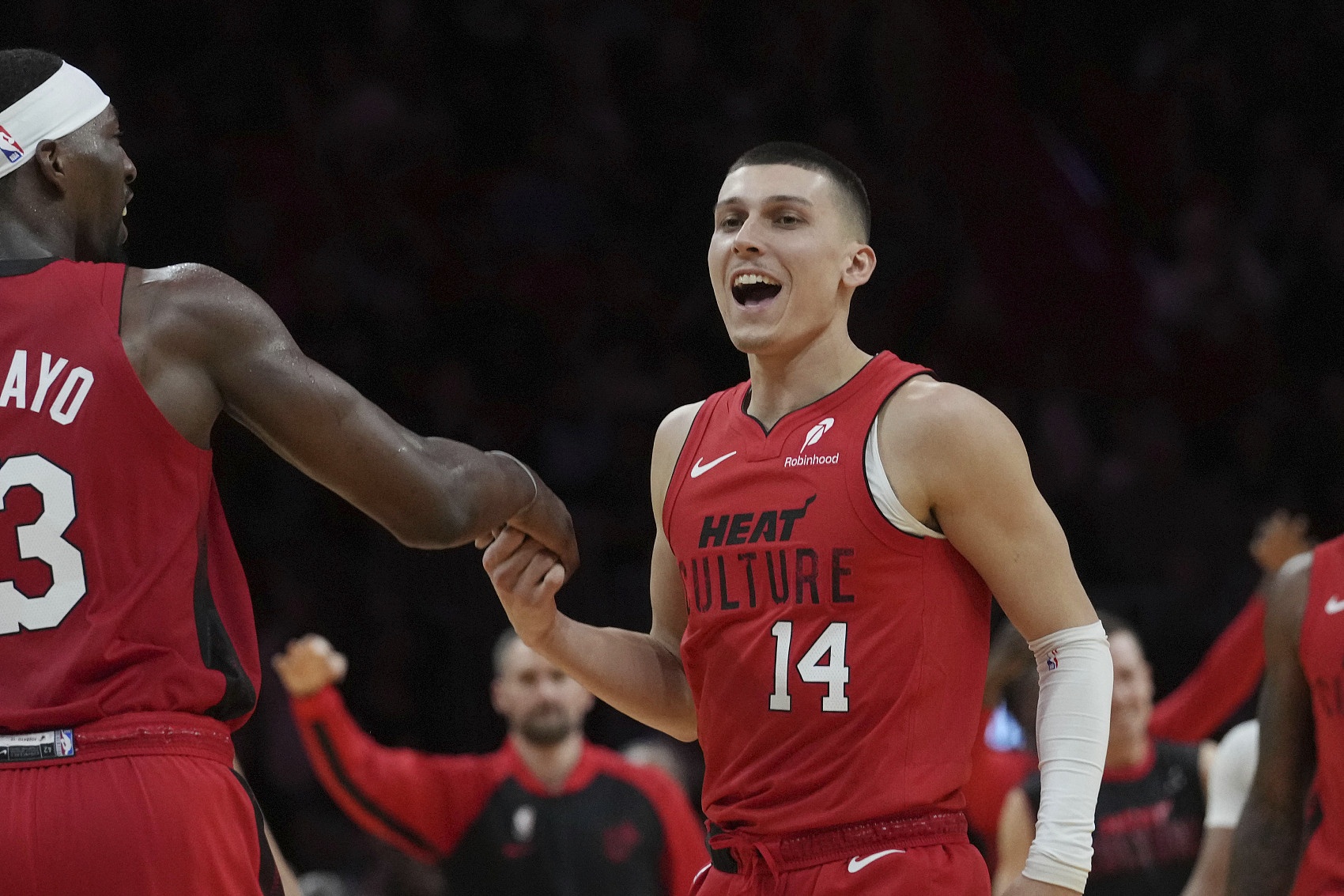 阿德巴約:希羅這賽季只缺席1場(chǎng) 這說明了他為身體付出了多少努力